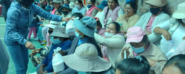 Yarita Lizeth Yanarico llevó alegría a  chicas del penal de Lampa, Puno