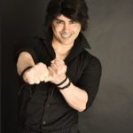 ÓSCAR GAYOSO REGRESA A LOS ESCENARIOS CON UN SHOW RENOVADO Y LLENO DE HUMOR-